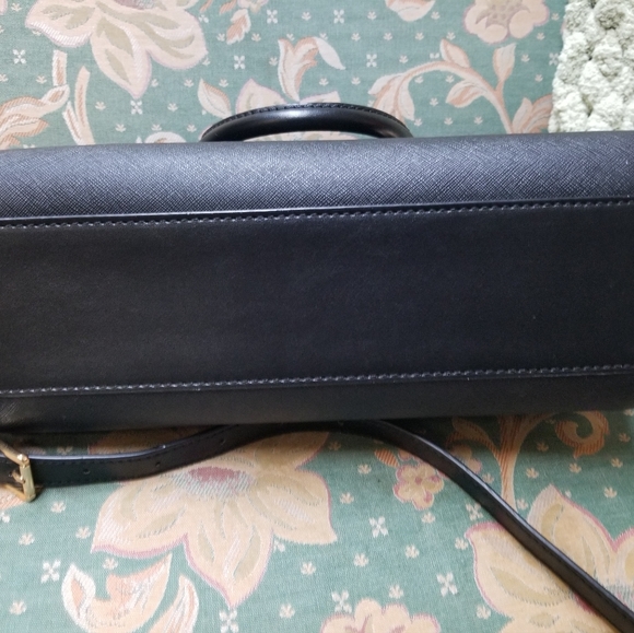 Michael Kors 2 in 1 Satchel. - Picture 3 of 4